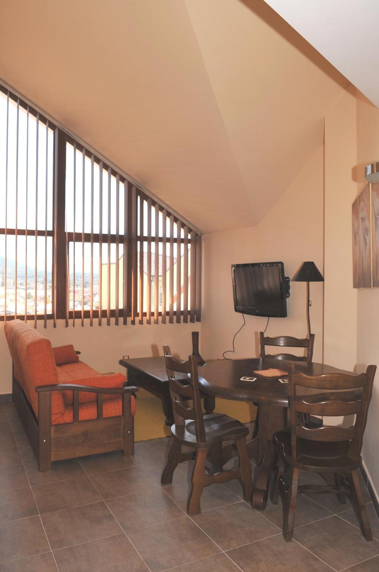 Edificio Reyes Daire La Adrada Dış mekan fotoğraf